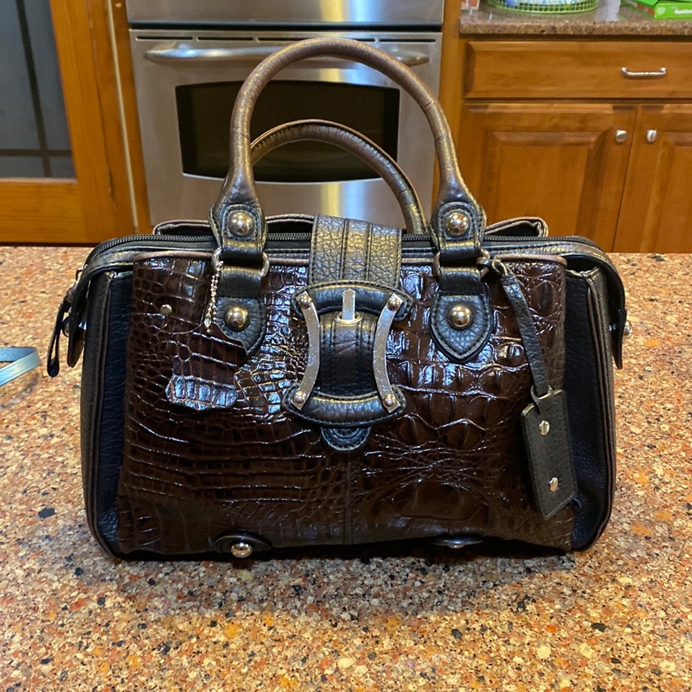 ****CLEARANCE SALE*****EUC MADI CLAIRE LEATHER SATCHEL